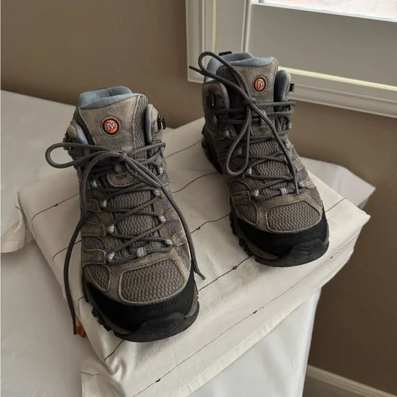 Merrell Women’s Hiking Moab 3 Mid Waterproof, Size 9 - Picture 2 of 6